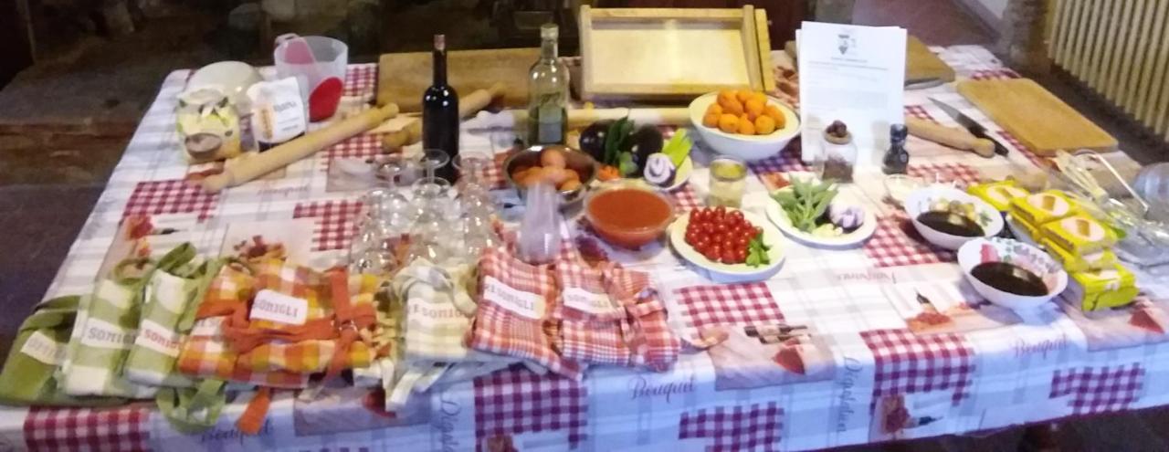 Gasthuis Agriturismo Podere Somigli Di Lorenzo Correani *
